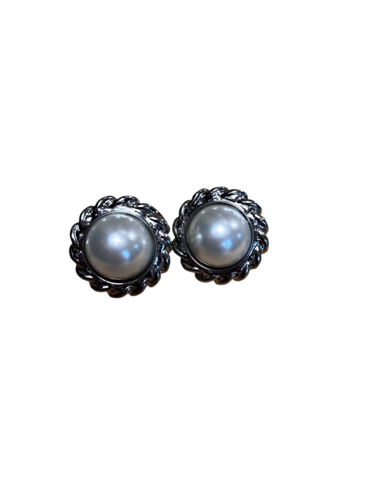 Boucle d'oreille cabochon chaine argenté et perle de nacre