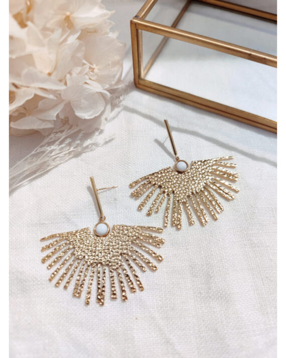 Boucle d'oreille éventail blanc dorée